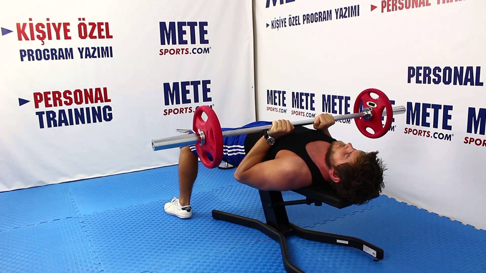 Dar Tutuş Arka Kol (Triceps) İçin Pres Vücut Geliştirme Hareketleri